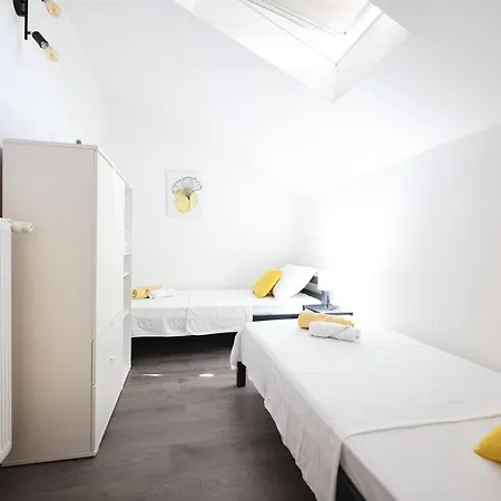 Apartament Old School